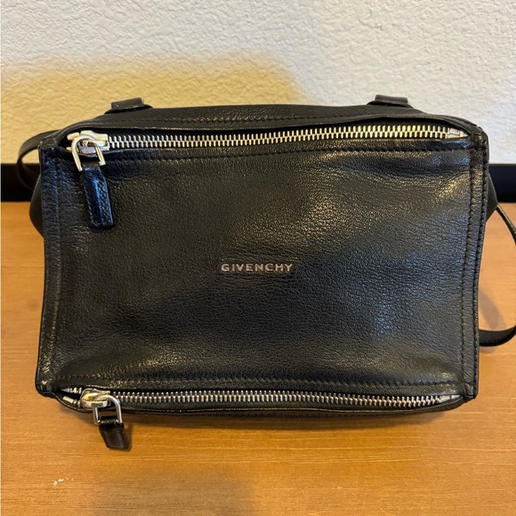 CONSIGNEDGivenchy Pandora Small - Picture 2 of 9